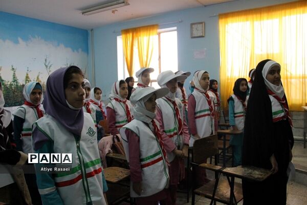 بازدید مدیرسازمان دانش‌آموزی استان از کارگاه‌های آموزشی پیشتازان