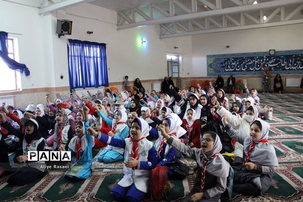 بازدید مدیرسازمان دانش‌آموزی استان از کارگاه‌های آموزشی پیشتازان