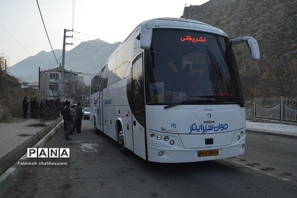 اعزام کاروان راهیان نور دختران شهرستان فیروزکوه به مناطق عملیاتی جنوب کشور