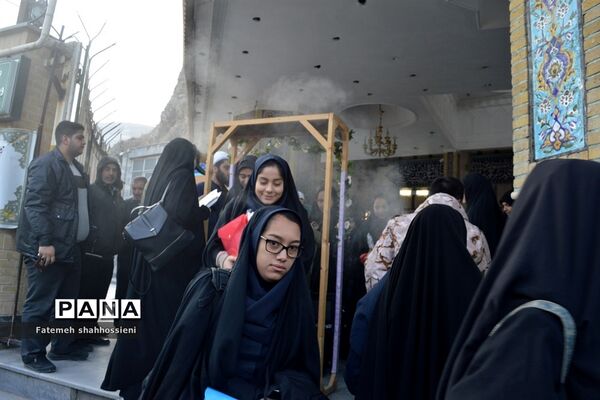 اعزام کاروان راهیان نور دختران شهرستان فیروزکوه به مناطق عملیاتی جنوب کشور