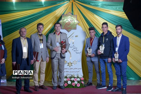 تجلیل از ۶۵۰ دانش‌آموز نخبه و برگزیده حوزه معاونت متوسطه منطقه تبادکان