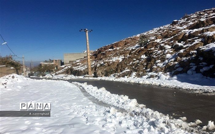 بارش برف و باران در محورهای ۱۱ استان