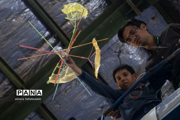 برگزاری اولین دوره از مسابقات آروان (نجات تخم مرغ ) در ابرکوه