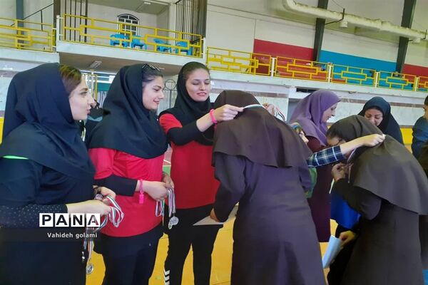 مسابقات هندبال دانش‌آموزان دختر دشتستان