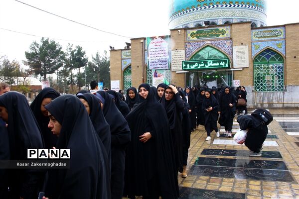 اعزام دانش‌آموزان دختر شهرستان رباط کریم به اردوی راهیان نور جنوب کشور