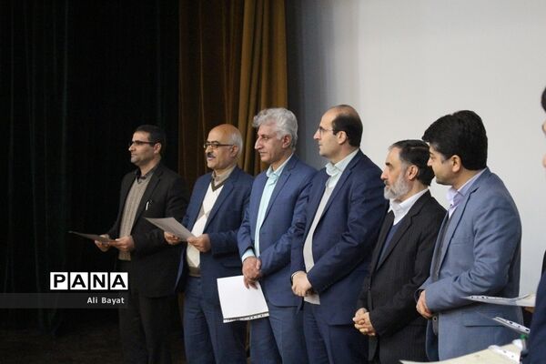 جشنواره تجلیل از پژوهشگران و فناوران برتر دانش آموز