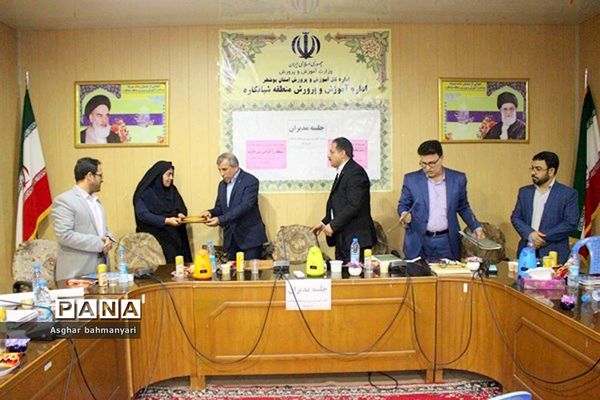 جلسه مدیران مدارس با موضوع آسیب اجتماعی و راهکارهای پیشگیری  در شبانکاره