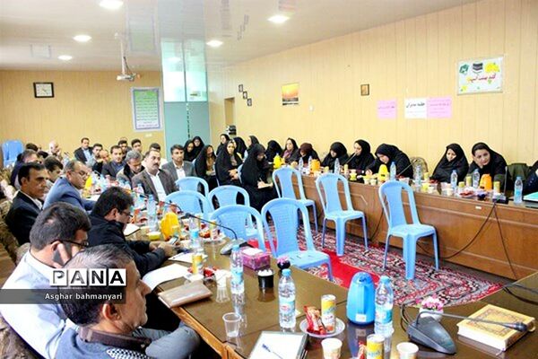 جلسه مدیران مدارس با موضوع آسیب اجتماعی و راهکارهای پیشگیری  در شبانکاره