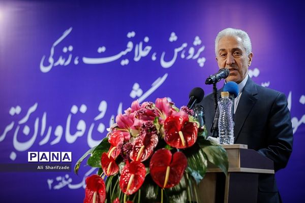 تجلیل از پژوهشگران و فناوران برتر دانش‌آموزی