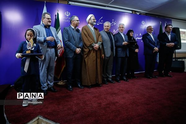 تجلیل از پژوهشگران و فناوران برتر دانش‌آموزی
