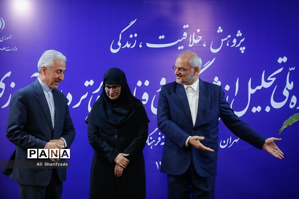 تجلیل از پژوهشگران و فناوران برتر دانش‌آموزی