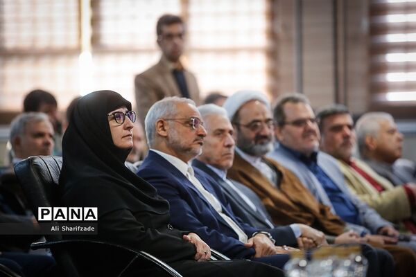 تجلیل از پژوهشگران و فناوران برتر دانش‌آموزی