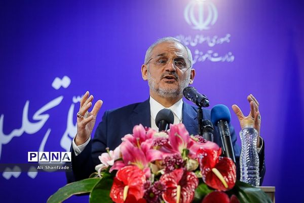 تجلیل از پژوهشگران و فناوران برتر دانش‌آموزی