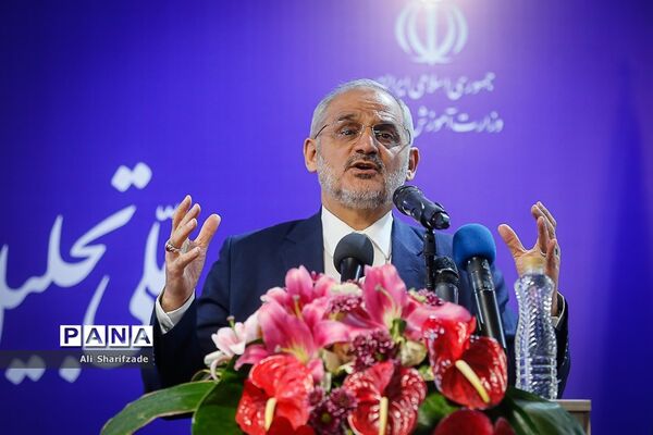 تجلیل از پژوهشگران و فناوران برتر دانش‌آموزی