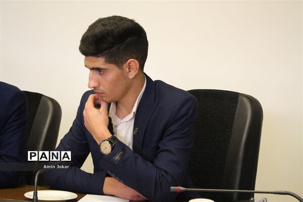 دیدار نمایندگان نهمین دوره مجلس دانش‌آموزی با استاندار فارس