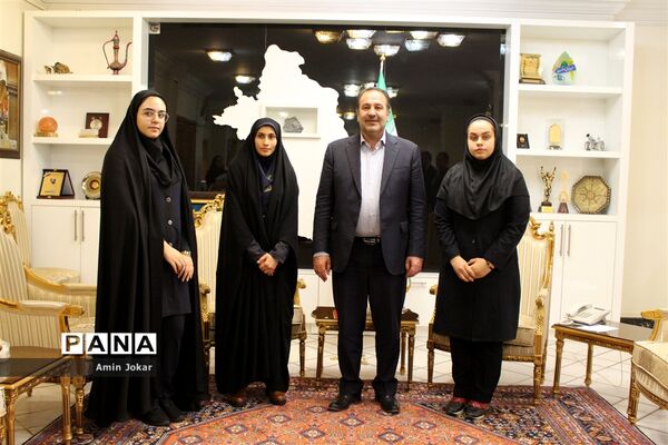 دیدار نمایندگان نهمین دوره مجلس دانش‌آموزی با استاندار فارس