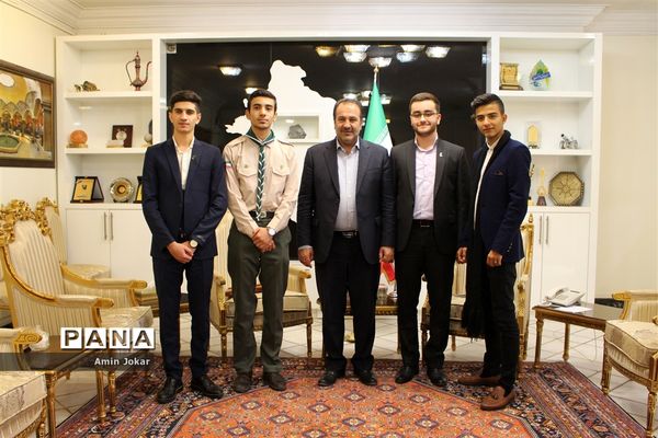 دیدار نمایندگان نهمین دوره مجلس دانش‌آموزی با استاندار فارس