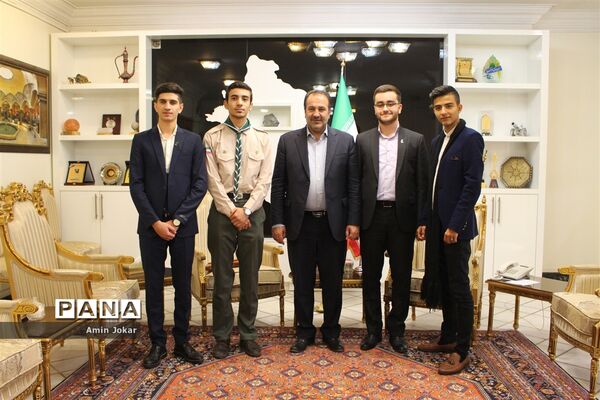 دیدار نمایندگان نهمین دوره مجلس دانش‌آموزی با استاندار فارس