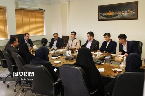 دیدار نمایندگان نهمین دوره مجلس دانش‌آموزی با استاندار فارس