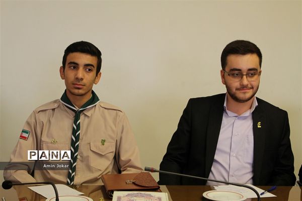 دیدار نمایندگان نهمین دوره مجلس دانش‌آموزی با استاندار فارس