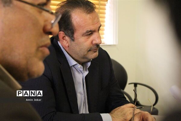 دیدار نمایندگان نهمین دوره مجلس دانش‌آموزی با استاندار فارس