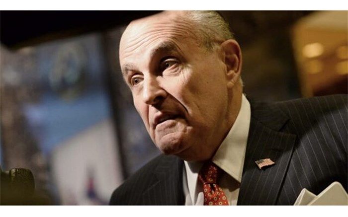 جولیانی و مواضع دوگانه‌اش