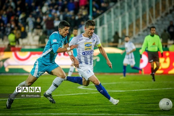 دیدار تیم های استقلال و پیکان