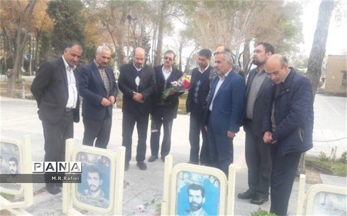 قبور سوادآموزان شهید اصفهان گلباران شد