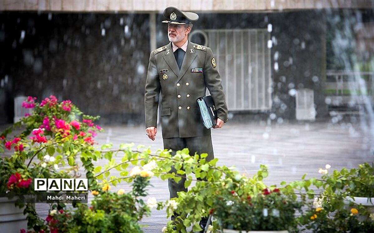 حاتمی: هیچ قدرتی توانایی ایستادگی در مقابل ملت ایران را ندارد