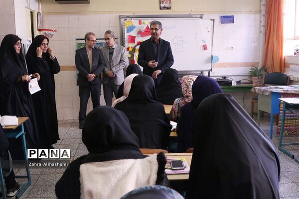 نمایشگاه صنایع دستی و دست آورده‌های سواد آموزان شهر تهران