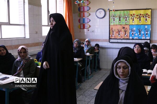 نمایشگاه صنایع دستی و دست آورده‌های سواد آموزان شهر تهران