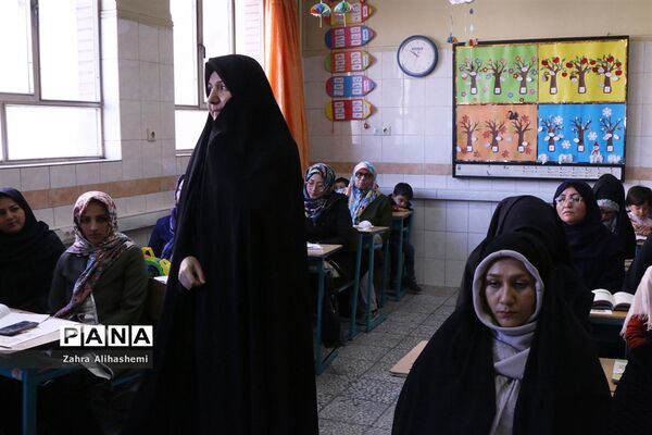 نمایشگاه صنایع دستی و دست آورده‌های سواد آموزان شهر تهران
