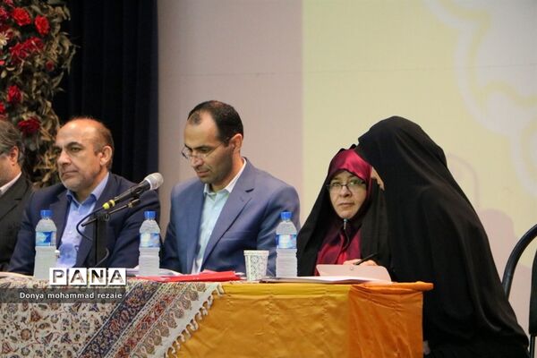 کارگاه تخصصی روسا و کارشناسان ادارات مراقبت در برابر آسیب‌های اجتماعی سراسر کشور در بوشهر