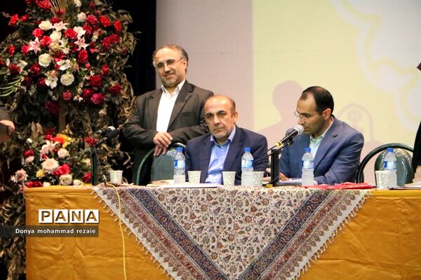 کارگاه تخصصی روسا و کارشناسان ادارات مراقبت در برابر آسیب‌های اجتماعی سراسر کشور در بوشهر