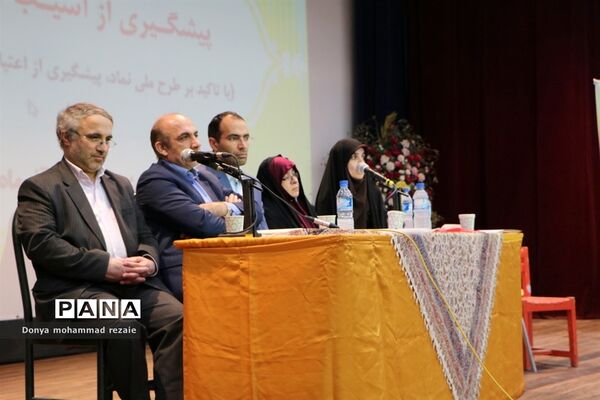 کارگاه تخصصی روسا و کارشناسان ادارات مراقبت در برابر آسیب‌های اجتماعی سراسر کشور در بوشهر