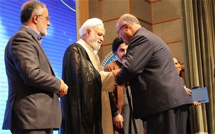 آموزش و پرورش آذربایجان غربی به عنوان دستگاه برتر در زمینه اقامه نماز تقدیر شد