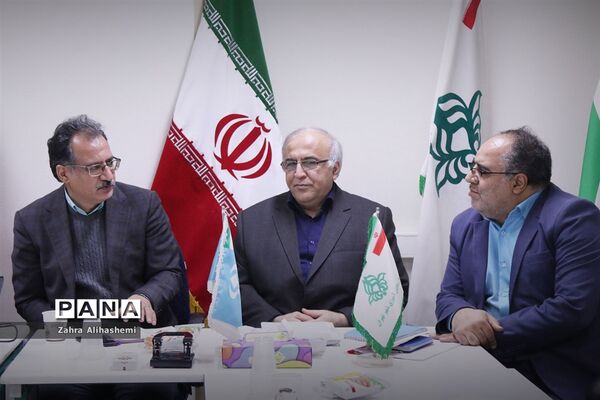 جلسه هم‌اندیشی ارزیابان پایگاه های تغذیه سالم مدارس شهر تهران