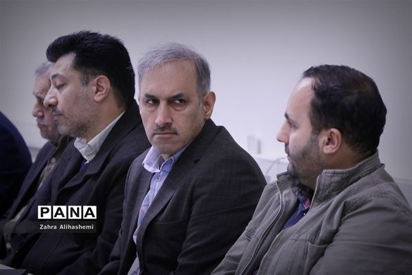 جلسه هم‌اندیشی ارزیابان پایگاه های تغذیه سالم مدارس شهر تهران