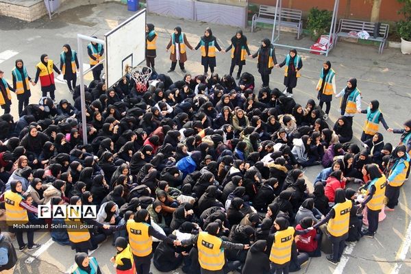 مانور زلزله در مدرسه دخترانه آیت الله صدر ناحیه یک ری