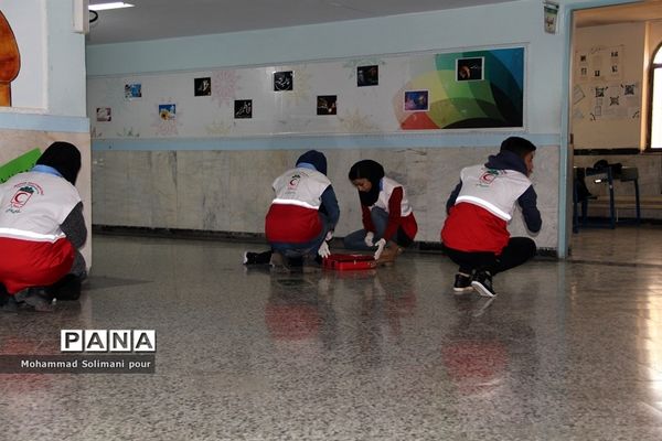 مانور زلزله در مدرسه دخترانه آیت الله صدر ناحیه یک ری