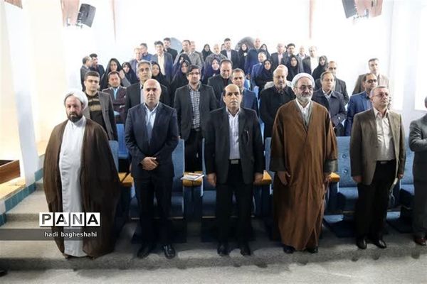 نشست مشترک معاون وزیر با معلمان دریزد