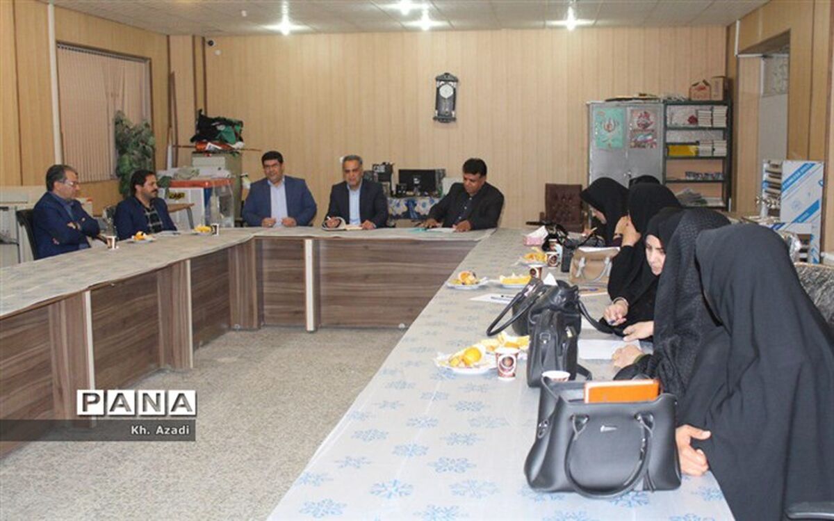 برگزاری مجمع تخصصی گروه های آموزشی متوسطه اول و دوم بافق