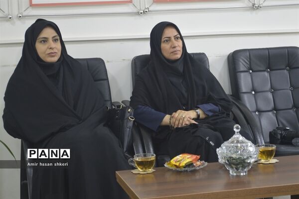 افتتاح نمایشگاه دست ساخته‌های دانش‌آموزان دبستان شهید ماهینی  بوشهر