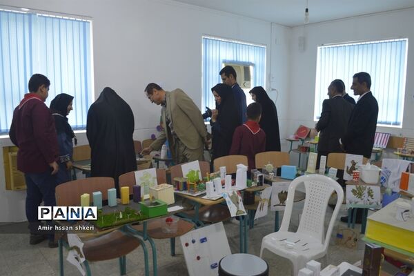 افتتاح نمایشگاه دست ساخته‌های دانش‌آموزان دبستان شهید ماهینی  بوشهر