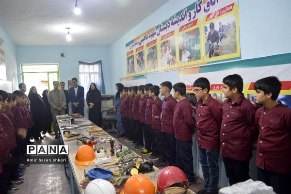 بازدید مسئولان آموزش و پرورش از دبستان شهید ماهینی بوشهر
