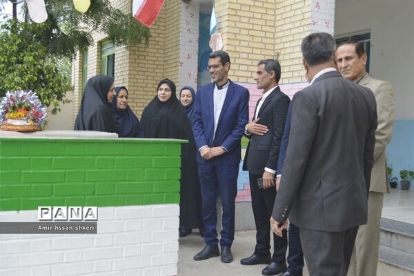 بازدید مسئولان آموزش و پرورش از دبستان شهید ماهینی بوشهر