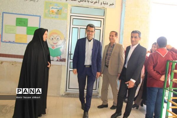 بازدید مسئولان آموزش و پرورش از دبستان شهید ماهینی بوشهر