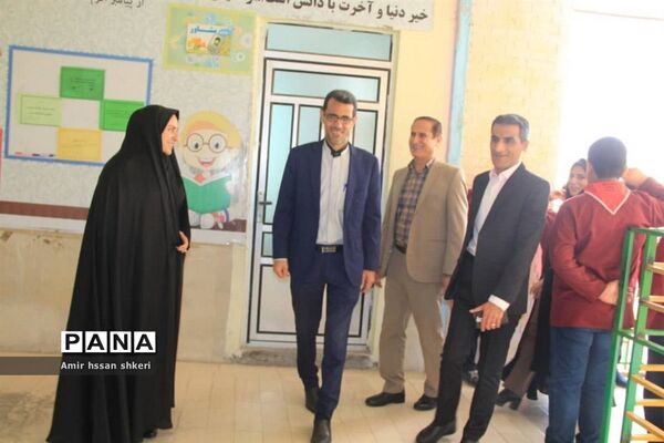 بازدید مسئولان آموزش و پرورش از دبستان شهید ماهینی بوشهر