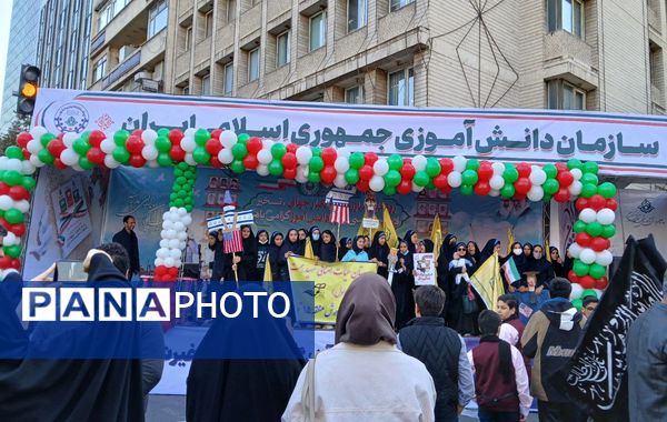 قاب‌هایی از خروش نسل بیدار