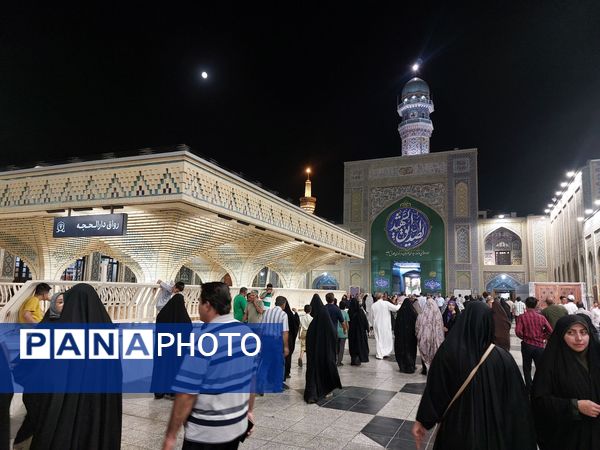 شکوه و سرور در بارگاه منور رضوی در شب ولادت پیامبر اعظم(ص)